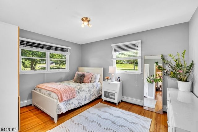 216 Glen Crest Dr, Branchburg Twp., NJ 08853