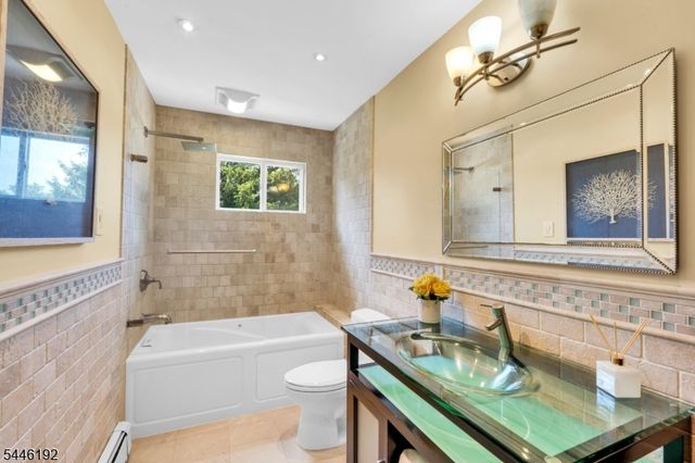 216 Glen Crest Dr, Branchburg Twp., NJ 08853