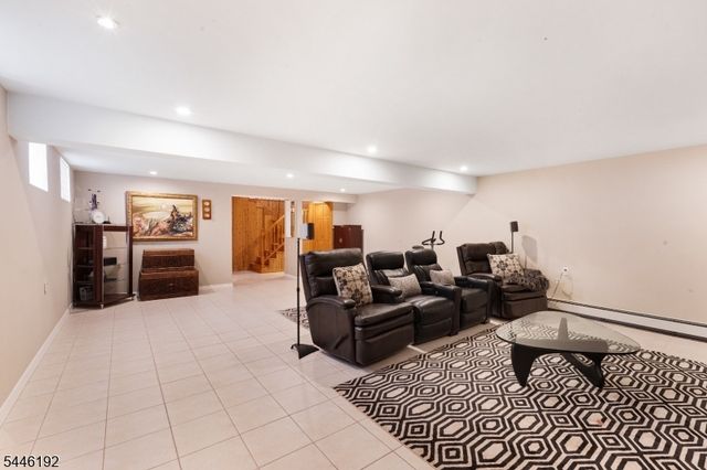 216 Glen Crest Dr, Branchburg Twp., NJ 08853