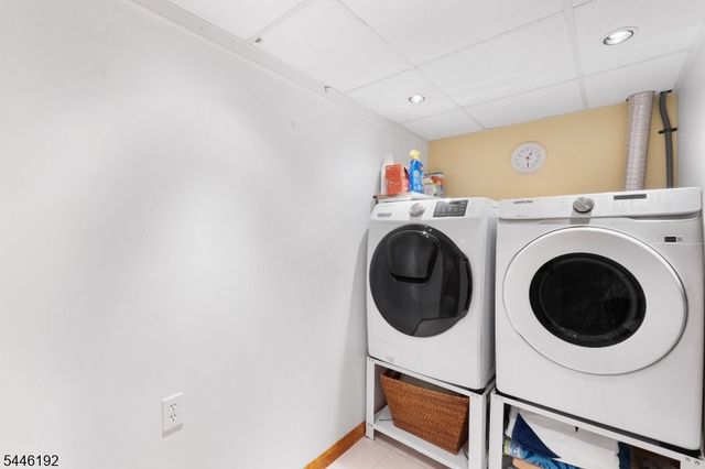 216 Glen Crest Dr, Branchburg Twp., NJ 08853