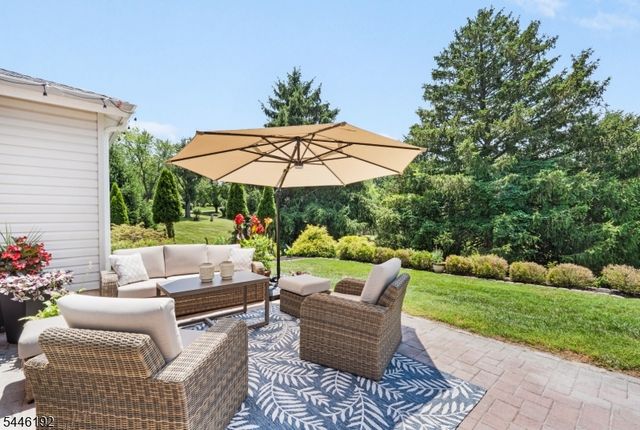 216 Glen Crest Dr, Branchburg Twp., NJ 08853