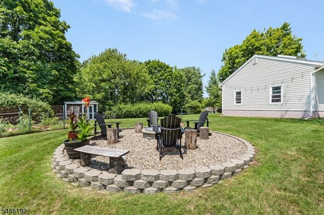 216 Glen Crest Dr, Branchburg Twp., NJ 08853
