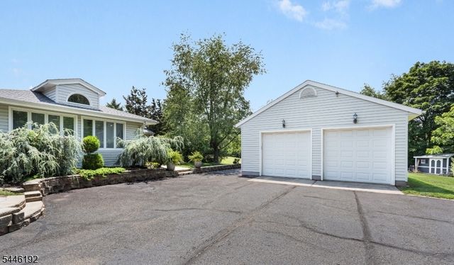 216 Glen Crest Dr, Branchburg Twp., NJ 08853