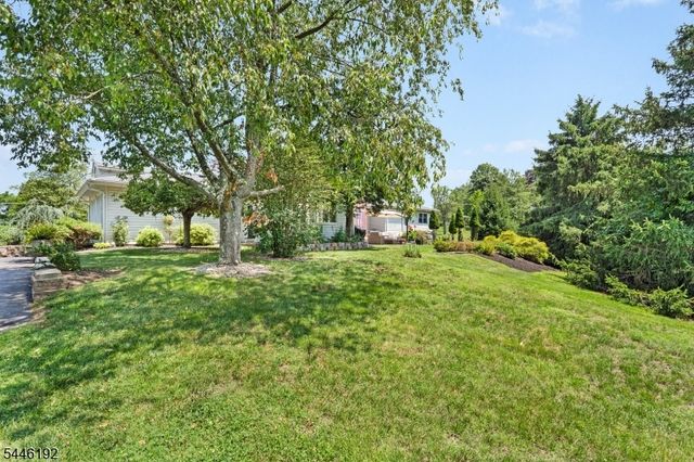 216 Glen Crest Dr, Branchburg Twp., NJ 08853