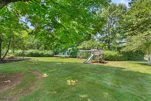 216 Glen Crest Dr, Branchburg Twp., NJ 08853
