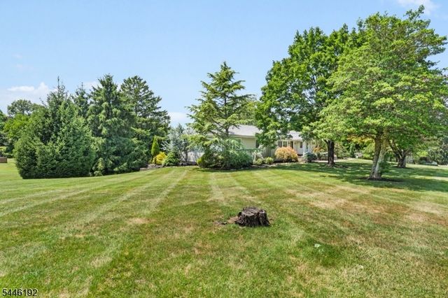 216 Glen Crest Dr, Branchburg Twp., NJ 08853