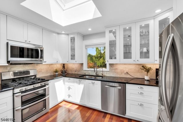 216 Glen Crest Dr, Branchburg Twp., NJ 08853