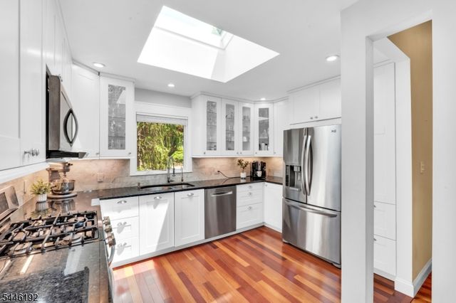 216 Glen Crest Dr, Branchburg Twp., NJ 08853