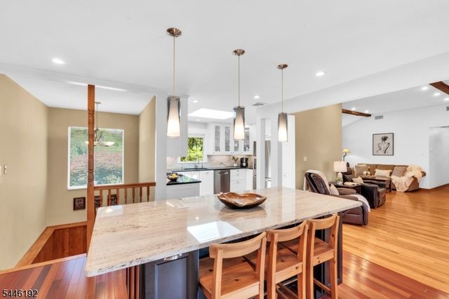 216 Glen Crest Dr, Branchburg Twp., NJ 08853