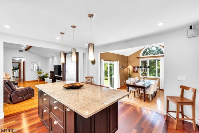 216 Glen Crest Dr, Branchburg Twp., NJ 08853