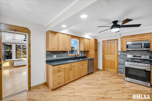 12 LAKEVIEW Drive, Groveland, IL 61535