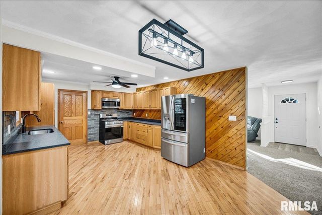 12 LAKEVIEW Drive, Groveland, IL 61535