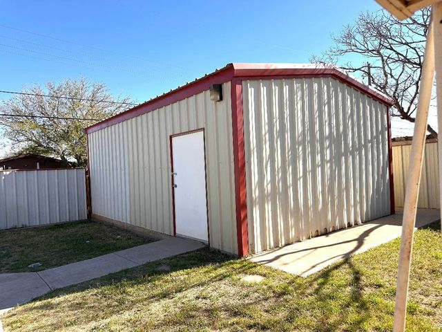 2216 E 46th St, Odessa, TX 79762