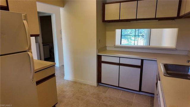 5257 Treetops DR X202, Naples, FL 34113
