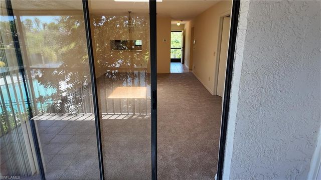 5257 Treetops DR X202, Naples, FL 34113