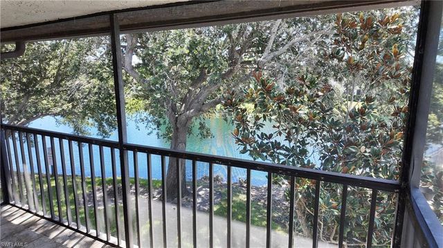 5257 Treetops DR X202, Naples, FL 34113
