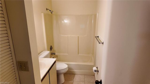 5257 Treetops DR X202, Naples, FL 34113