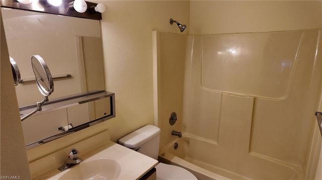 5257 Treetops DR X202, Naples, FL 34113