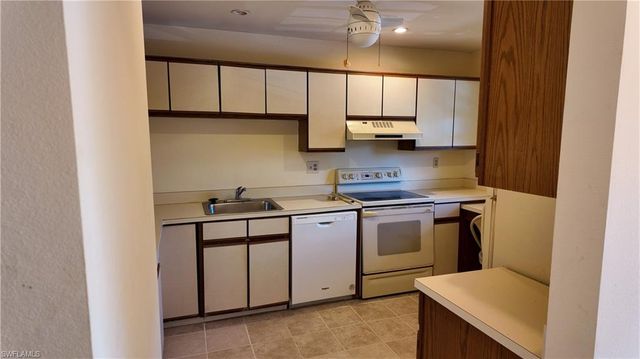 5257 Treetops DR X202, Naples, FL 34113