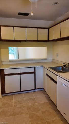 5257 Treetops DR X202, Naples, FL 34113