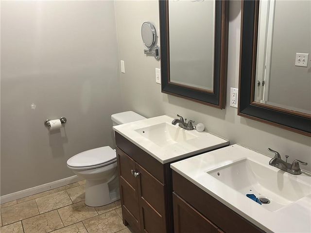 10902 W 71st Place, Shawnee, KS 66203