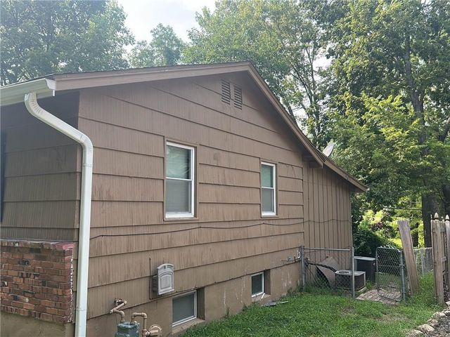 10902 W 71st Place, Shawnee, KS 66203