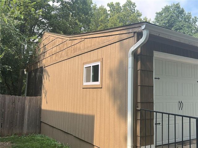 10902 W 71st Place, Shawnee, KS 66203