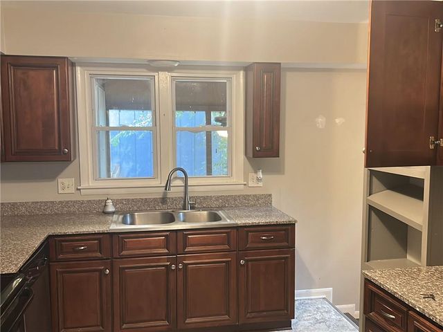 10902 W 71st Place, Shawnee, KS 66203