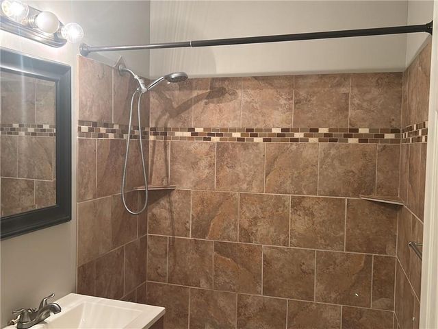 10902 W 71st Place, Shawnee, KS 66203