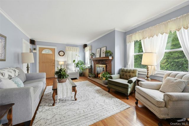 18 2nd Avenue, Port Jefferson, NY 11777