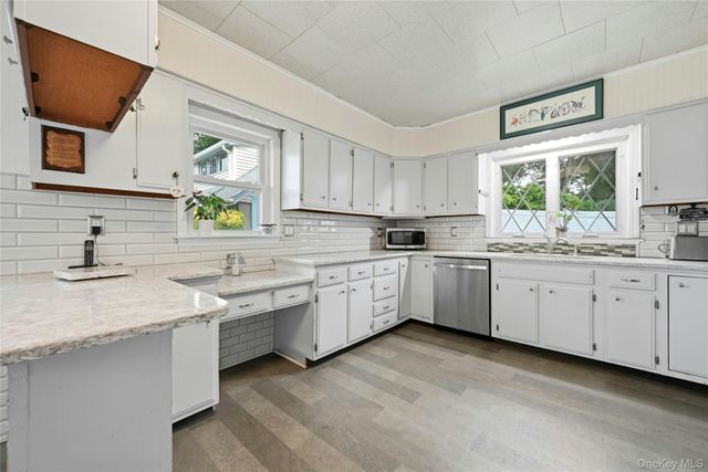 18 2nd Avenue, Port Jefferson, NY 11777