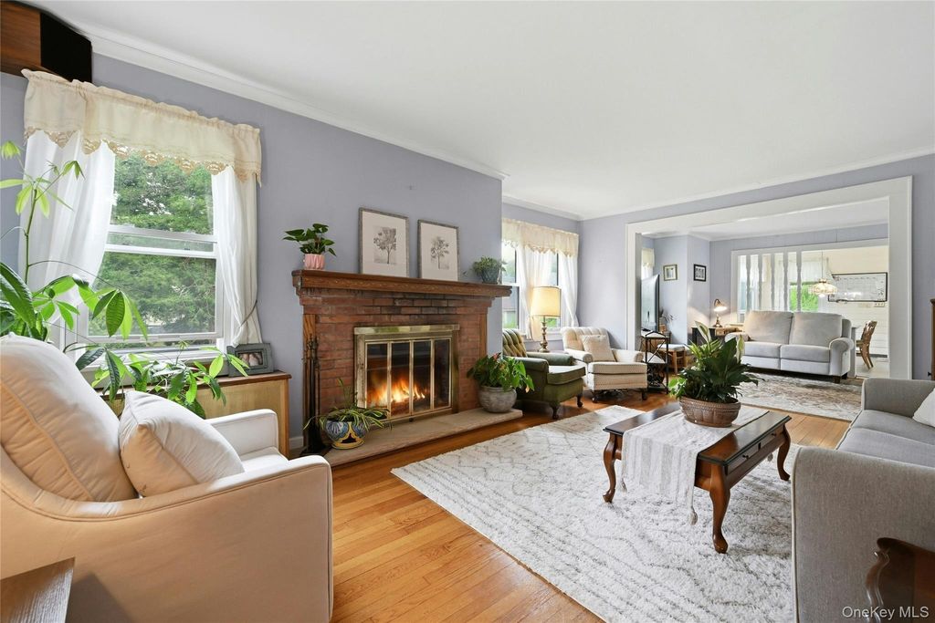 18 2nd Avenue, Port Jefferson, NY 11777