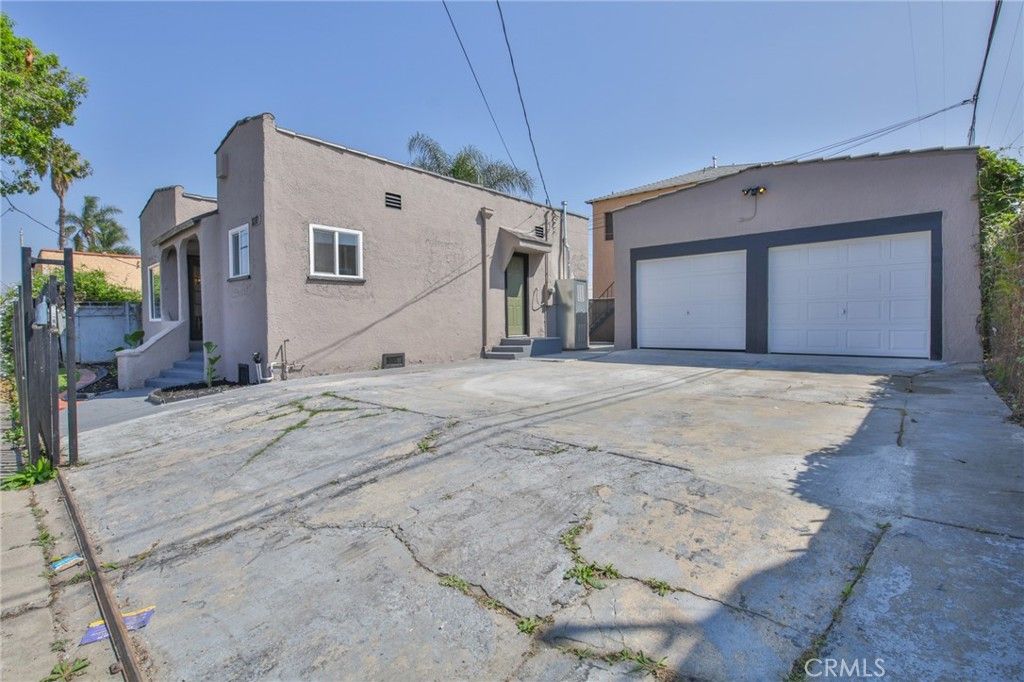 Image 26 of property listing at 8110 S Denker, Los Angeles, CA 90047