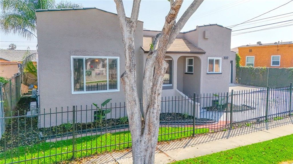 Image 4 of property listing at 8110 S Denker, Los Angeles, CA 90047