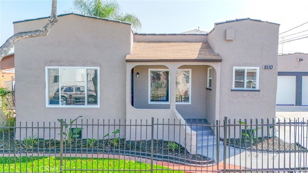 Image 5 of property listing at 8110 S Denker, Los Angeles, CA 90047