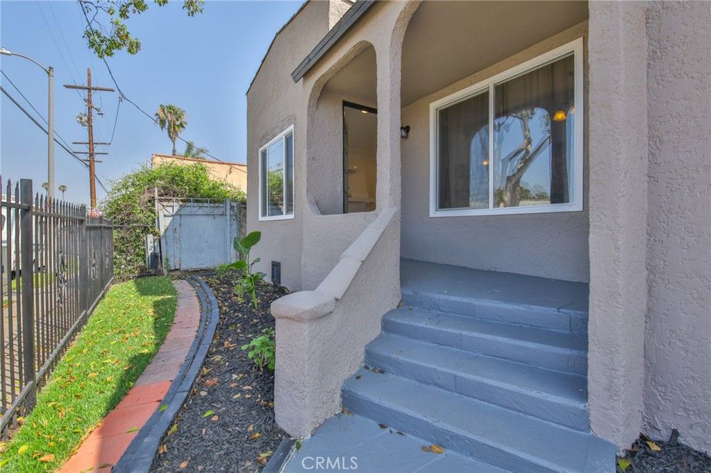 Image 7 of property listing at 8110 S Denker, Los Angeles, CA 90047