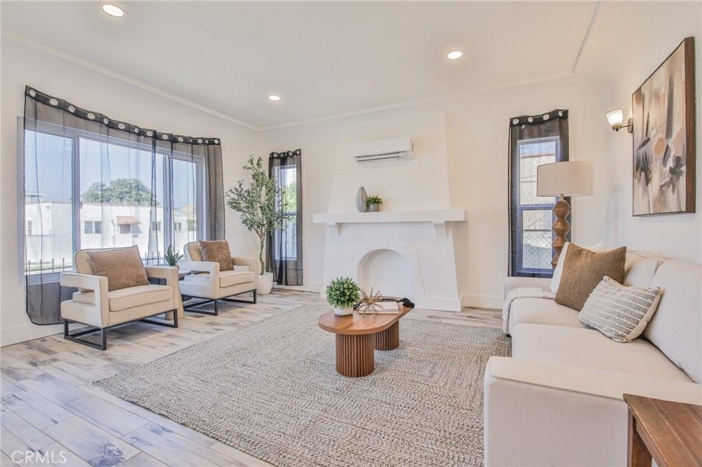 Image 9 of property listing at 8110 S Denker, Los Angeles, CA 90047