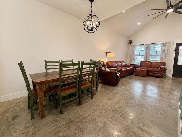 133 Ellis Lane, West Columbia, TX 77486