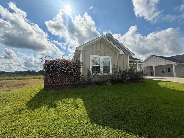 133 Ellis Lane, West Columbia, TX 77486