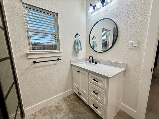 133 Ellis Lane, West Columbia, TX 77486
