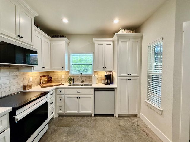 133 Ellis Lane, West Columbia, TX 77486