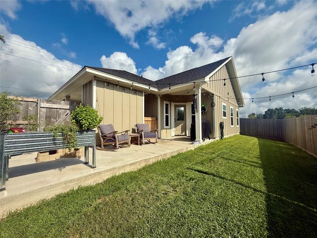 133 Ellis Lane, West Columbia, TX 77486