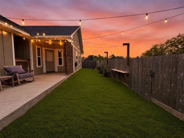 133 Ellis Lane, West Columbia, TX 77486