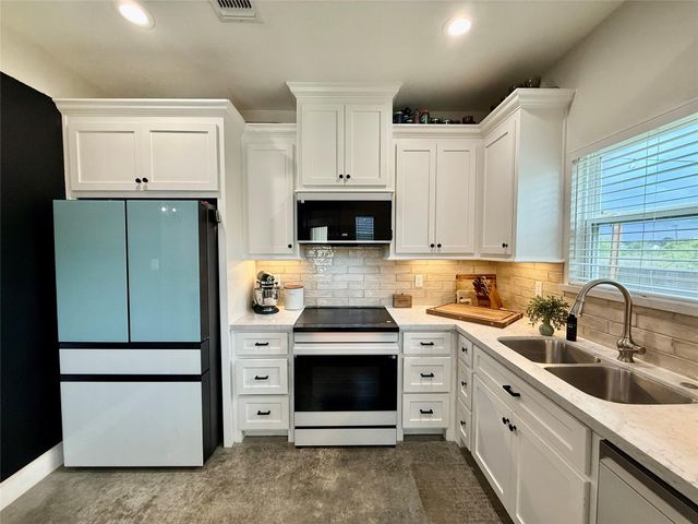 133 Ellis Lane, West Columbia, TX 77486