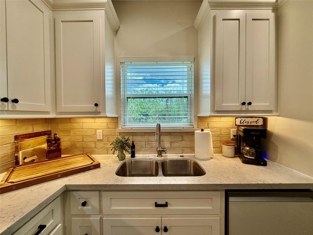 133 Ellis Lane, West Columbia, TX 77486