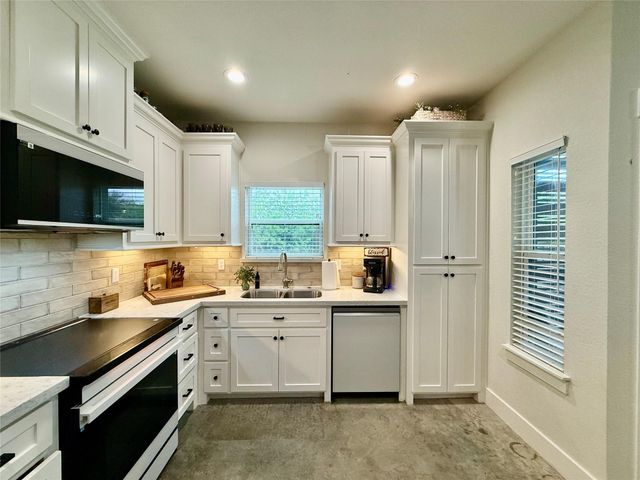 133 Ellis Lane, West Columbia, TX 77486