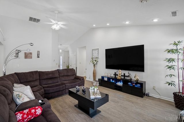 1464 Woodside Drive, Wilmington, OH 45177