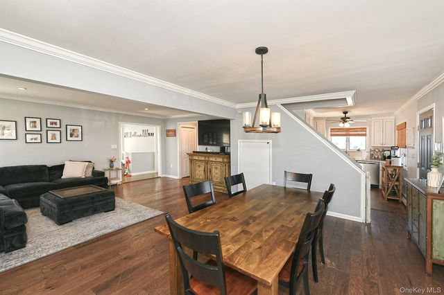 40 Knoll Lane, Levittown, NY 11756