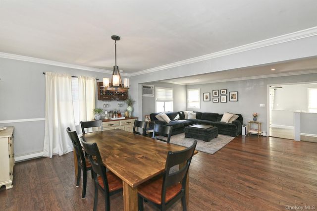 40 Knoll Lane, Levittown, NY 11756