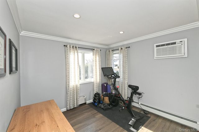 40 Knoll Lane, Levittown, NY 11756